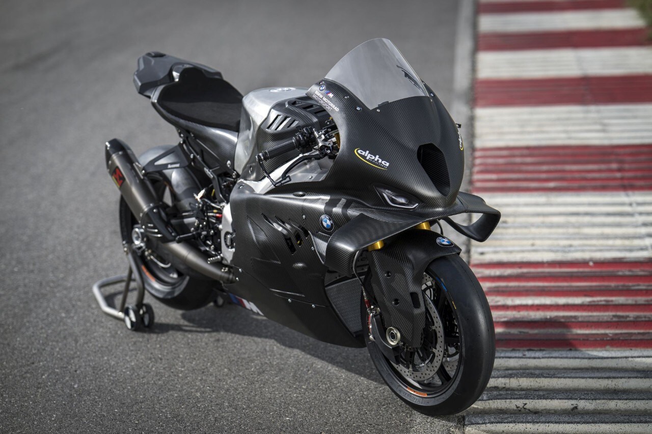 DueruoteTG #238 - Abbiamo guidato in pista la BMW che corre in SBK! 